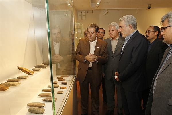 بازدید مونسان از نمایشگاه خودآفریده ها در موزه ملی ایران