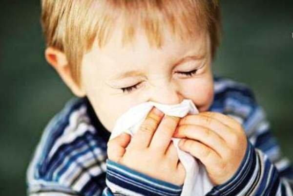 شیوع ویروس در فصول سرد، گلو درد در بچه ها شایع تر است